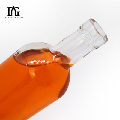 250 ml 500 ml material de cuello de vidrio vidrio claro de forma clásica botella de vodka con corcho