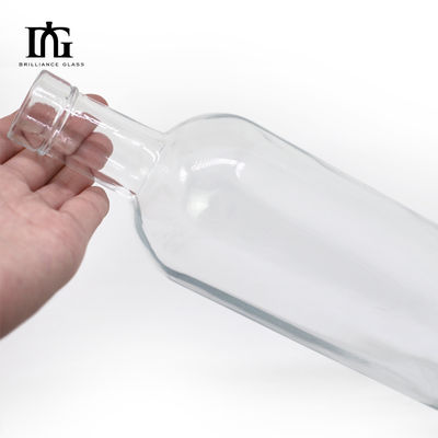 250 ml 500 ml material de cuello de vidrio vidrio claro de forma clásica botella de vodka con corcho