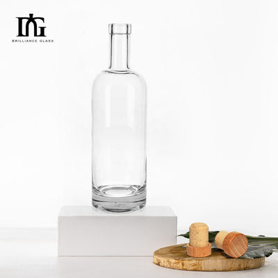250 ml 500 ml material de cuello de vidrio vidrio claro de forma clásica botella de vodka con corcho