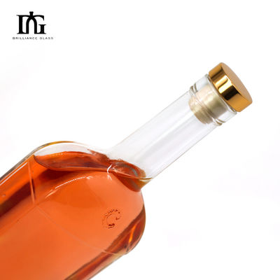 750 ml 700 ml 500 ml de forma única Vodka Espirit Gin Rum Botella de licor de vidrio claro con corcho
