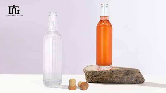 Disponible gratuitamente Botella de vidrio de 500 ml de fondo grueso y transparente de whisky, brandy, ron, ginebra y licor