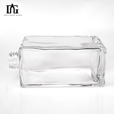 Material del collar Etiqueta de estampado en caliente de vidrio 500 ml 700 ml Botella de vidrio transparente con corcho