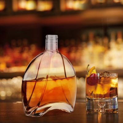Botella de vidrio de vino y whisky de 700 ml transparente con base de vidrio