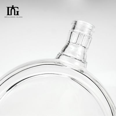 Botella especial de vidrio transparente de 50 cl con grabado para vodka whisky ginebra ron aceptable OEM / ODM