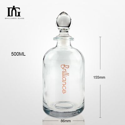 Botella de licor de vino de frutas de vidrio transparente de 500 ml con superficie grabada con corcho