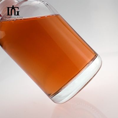 Botella de licor de vino de frutas de vidrio transparente de 500 ml con superficie grabada con corcho