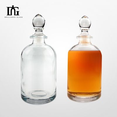 Botella de licor de vino de frutas de vidrio transparente de 500 ml con superficie grabada con corcho