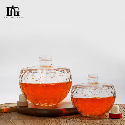Botella de vidrio transparente de diseño único de 700 ml con forma de cráneo única y corcho grabado