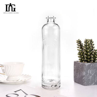 OEM/ODM aceptable Botella de vidrio de vodka de 750 ml con tapa de metal y tapa de tornillo de corcho