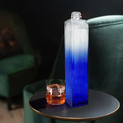 Material del cuerpo Botella de vidrio para licor 700Ml Rectángulo vacío agua whisky vodka