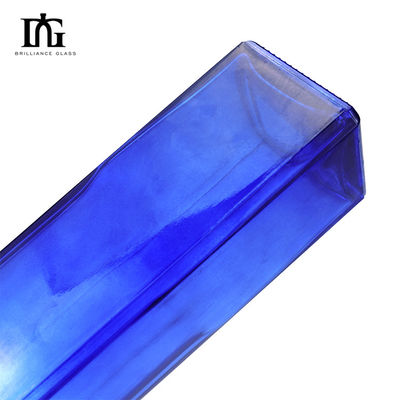 Material del cuerpo Botella de vidrio para licor 700Ml Rectángulo vacío agua whisky vodka