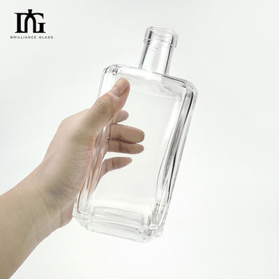 Cuerpo Material de vidrio Transparente 700 ml de vidrio cuadrado Botella de licor vodka whisky botella de ginebra con corcho