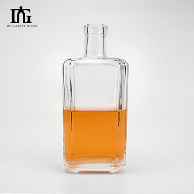 Cuerpo Material de vidrio Transparente 700 ml de vidrio cuadrado Botella de licor vodka whisky botella de ginebra con corcho