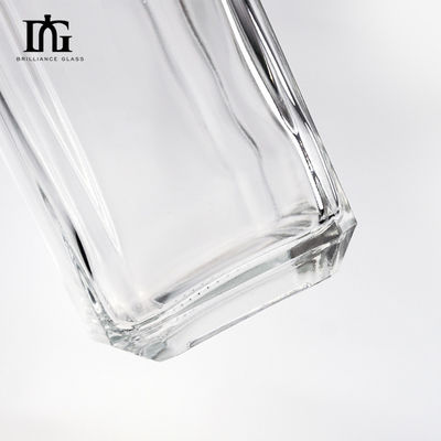 Cuerpo Material de vidrio Transparente 700 ml de vidrio cuadrado Botella de licor vodka whisky botella de ginebra con corcho