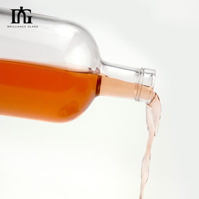 Botella de vidrio de 500 ml para jugo, brandy, vodka y licor con diseño grabado