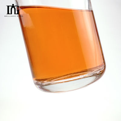 Botella de vidrio de 500 ml para jugo, brandy, vodka y licor con diseño grabado