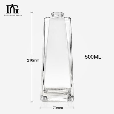 Fabricado a medida Diseño único Botella de 500 ml Triángulo grabado Botella de tequila de vidrio con tapa