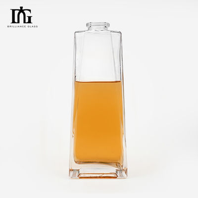 Fabricado a medida Diseño único Botella de 500 ml Triángulo grabado Botella de tequila de vidrio con tapa