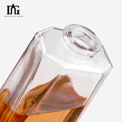 Fabricado a medida Diseño único Botella de 500 ml Triángulo grabado Botella de tequila de vidrio con tapa