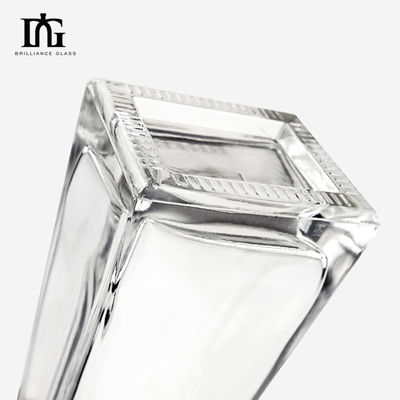 Fabricado a medida Diseño único Botella de 500 ml Triángulo grabado Botella de tequila de vidrio con tapa