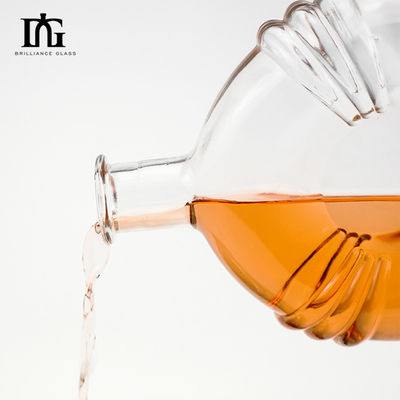 Liquores y bebidas 700 ml botella de vidrio de vino creativa transparente sellada con corcho