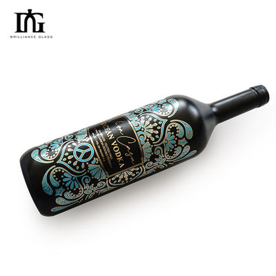 Etiqueta impermeable en relieve y barnizado para botellas de licor de vino tinto