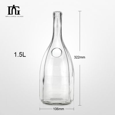 Diseño personalizado con tapa de corcho grabado Botella de vodka de vidrio de 500 ml para venta aceptable OEM / ODM