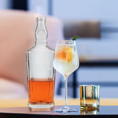 Grabado botella de whisky de 700 ml para OEM / ODM aceptable extra de cristal de sílex whisky superior