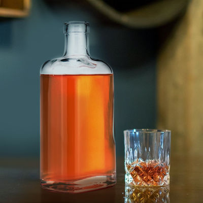 Logotipo personalizado Botella de vidrio cuadrada de 700 ml Ideal para whisky, brandy, ginebra, vodka y más