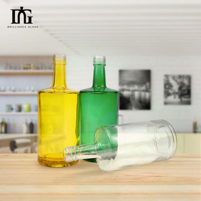 Botella redonda de vidrio de fondo grueso y transparente con cuello de corcho