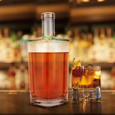 Botella de vidrio de 500 ml/750 ml para bebidas alcohólicas Material base Impresión de pantalla de vidrio Estampado en caliente