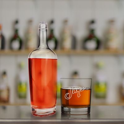 250 ml/500 ml/700 ml/750 ml Botellas de vidrio personalizadas de vodka whisky gin con tapa de tornillo