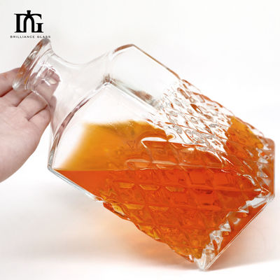 Material de la carrocería Vidrio de lujo Whiskey Conjunto con cristal libre de plomo decantador y vasos