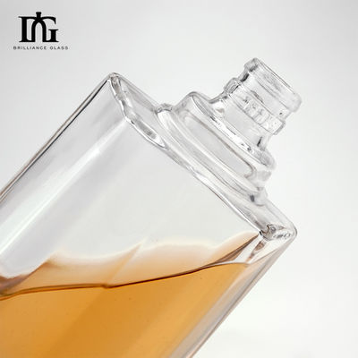 Botella cuadrada de whisky de 250 ml/500 ml/700 ml/750 ml con fondo de vidrio pesado de grosor de corcho
