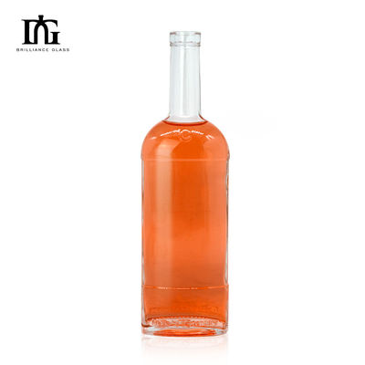 Collar de vidrio de 500 ml Vodka Brandy Whiskey Botella de vino plana para el manejo de la superficie de grabado