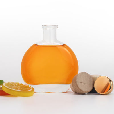 Botella de vidrio de 500 ml grabado para el final del ron Gin y licor de brandy en forma única