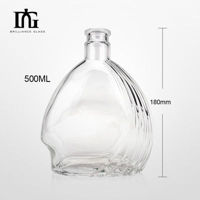 Grabación de la superficie Manipulación de 500 ml de vidrio en forma de botella de licor vacío para champán
