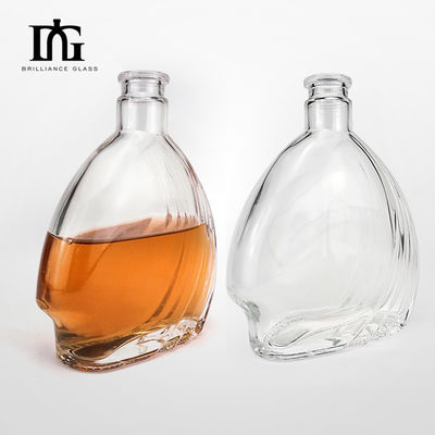 Grabación de la superficie Manipulación de 500 ml de vidrio en forma de botella de licor vacío para champán