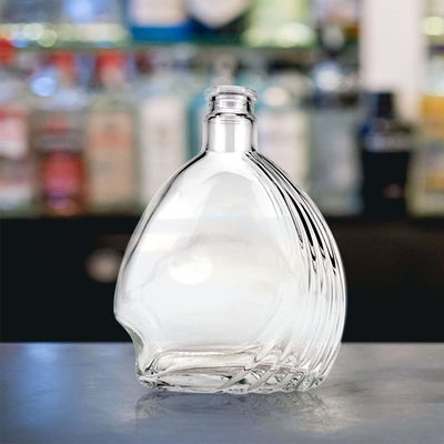Grabación de la superficie Manipulación de 500 ml de vidrio en forma de botella de licor vacío para champán