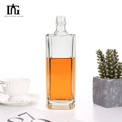 Botella de vidrio transparente de 500 ml para vino de lujo Liquor Rum Whisky Gin Vodka Muestra proporcionada