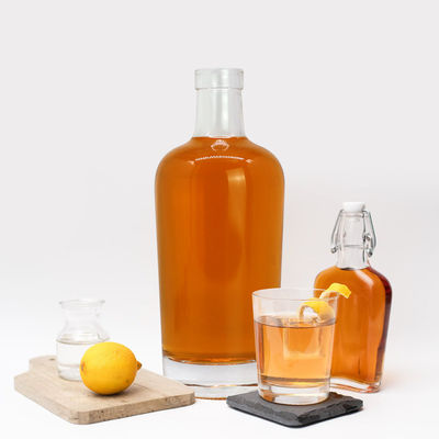 Botella de licor en miniatura de 500 ml y 750 ml clara reutilizable con cuerpo de vidrio